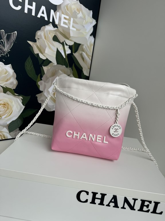 CHANEL3980 gradient 24S new mini 22bag too good to look at it This color is small and exquisite, exudes unparalleled high-level luxury, people can not resist, as if it were a finely crafted work of art, porcelain CHANEL 