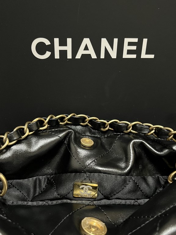 CHANEL    Model AS3263# Size 20  19 fall and winter new garbage bag small fatigue bag cowhide series, more noteworthy before the guess 22bag really out of the m i ni size, can be a shoulder crossbody, two designs. The or