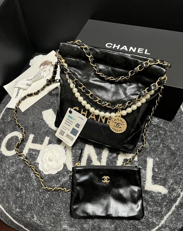 CHANEL    Model AS3263# Size 20  19 fall and winter new garbage bag small fatigue bag cowhide series, more noteworthy before the guess 22bag really out of the m i ni size, can be a shoulder crossbody, two designs. The or