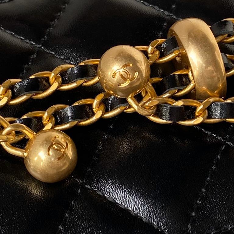 ￥ CHANEC double gold ball box A This season's new double gold ball I really cute!At a glance fell in love with this bagClassic black gold Double gold balls Chain adjustable length Hand carry crossbody and shoulder Capaci