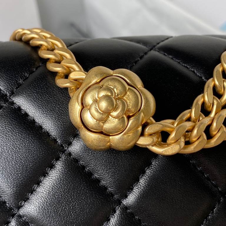 ￥  Chanel Chanel 23s camellia adjustable buckle series   Medium AS4041   each year s series staple design continues the classic heritage of the past gold ball gold column soccer walnut ball love adjustable buckle is very