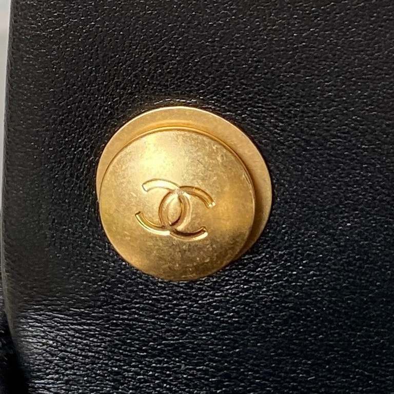 ￥  Chanel Chanel 23s camellia adjustable buckle series   Medium AS4041   each year s series staple design continues the classic heritage of the past gold ball gold column soccer walnut ball love adjustable buckle is very