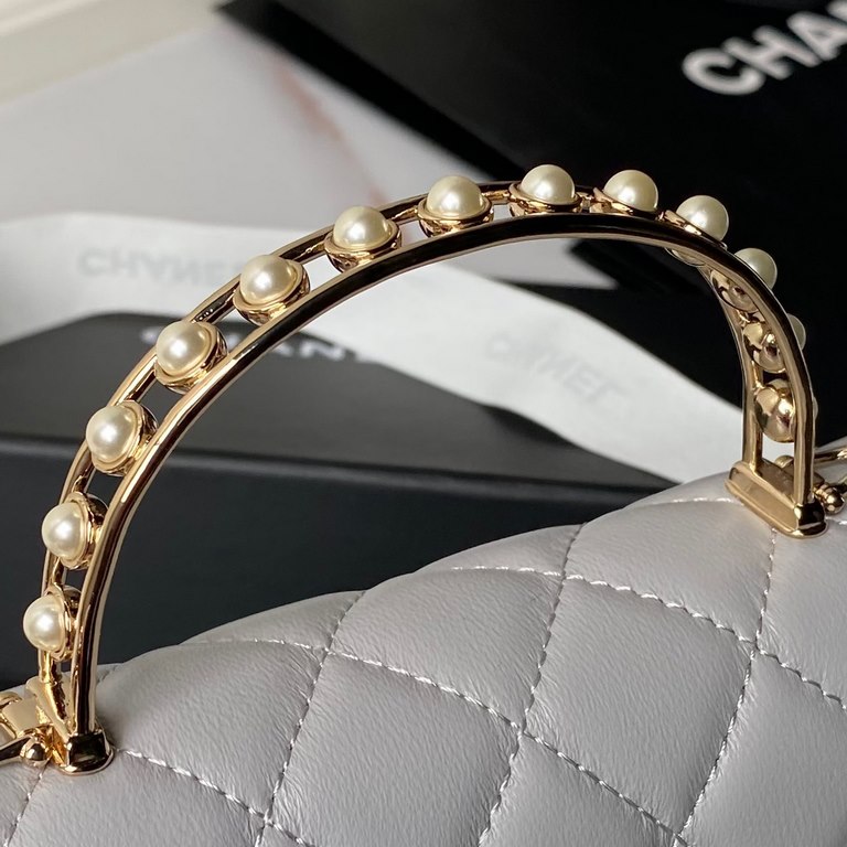 ￥Chane1  24S Pearl Handle A This oneThe handle is inlaid with pearls and soft lambskin.The details are full of noble and exquisite sense of hard to take the classic black lattice with chain comes with elegant and high-cl