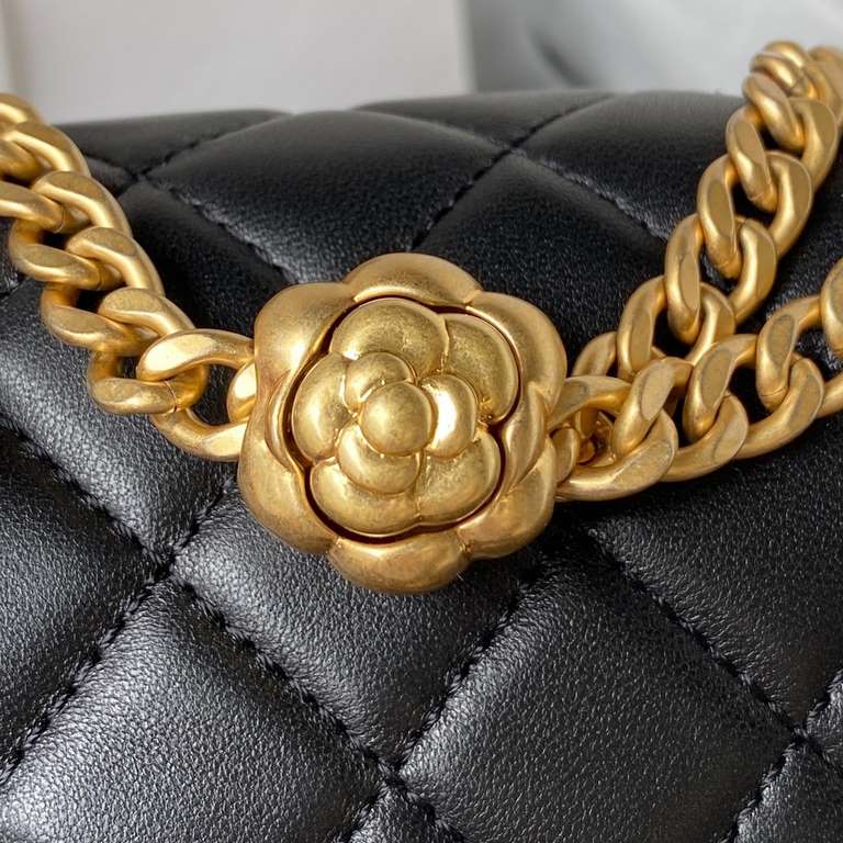 ￥   Chanel Chanel 23s camellia adjustable buckle series   small AS4040   each year s series staple design continues the classic heritage of the past gold ball gold column soccer walnut ball love adjustable buckle is very