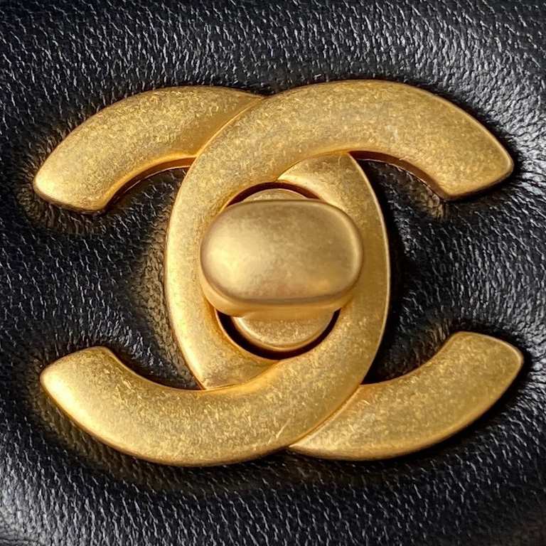 ￥   Chanel Chanel 23s camellia adjustable buckle series   small AS4040   each year s series staple design continues the classic heritage of the past gold ball gold column soccer walnut ball love adjustable buckle is very