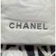 Chanel's mini22 hits the red button!Chanel Goose's bag accessories will always be planted from the just-ended springsummer collectionEspecially this season's new Minisize22 bagClassic black model   mini Love love love.Mo