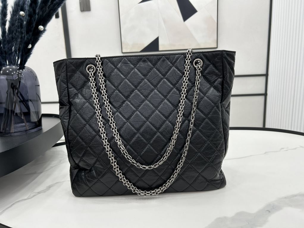 AS2698 Chanel Multi Pocket Limited Edition Shopping Bag Vintage Tire Cowhide Shopping Bag Buy one with five comes with a blind box of the biker bag High-class sense of explosion unattainable a bag Circulation is small hi