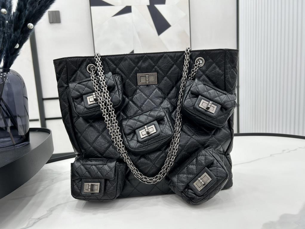 AS2698 Chanel Multi Pocket Limited Edition Shopping Bag Vintage Tire Cowhide Shopping Bag Buy one with five comes with a blind box of the biker bag High-class sense of explosion unattainable a bag Circulation is small hi