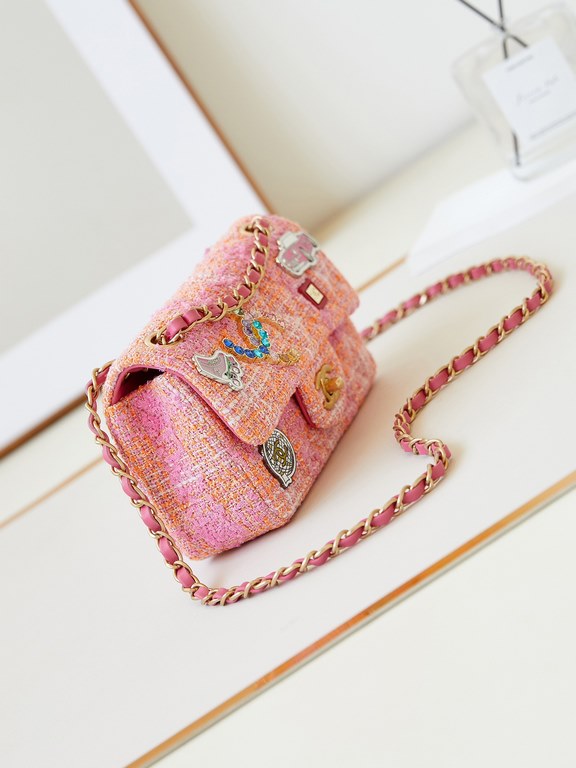 Chanel 24c emblem pink CF  Every accessory is artisanal    Orange and pink gradient tweed~ really beautiful~Size 20cm