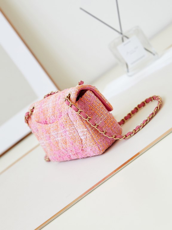 Chanel 24c emblem pink CF  Every accessory is artisanal    Orange and pink gradient tweed~ really beautiful~Size 20cm