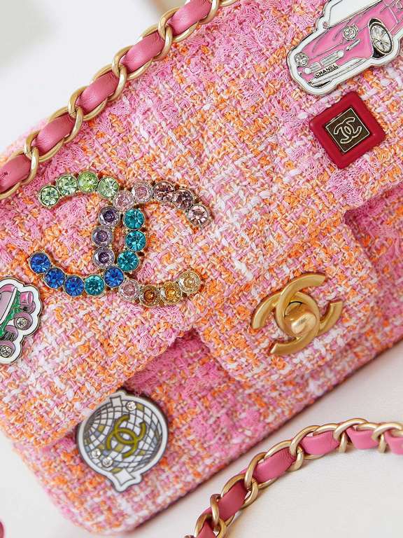 Chanel 24c emblem pink CF  Every accessory is artisanal    Orange and pink gradient tweed~ really beautiful~Size 20cm