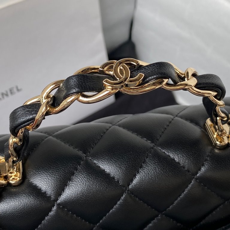 ￥ chanel 23k new handle cf mini sheepskin AS2431 lambskin luster and texture is really awesome, handle decorative double C logo light gold buckle super beautiful, capacity for me, daily outing is completely OK, there is 