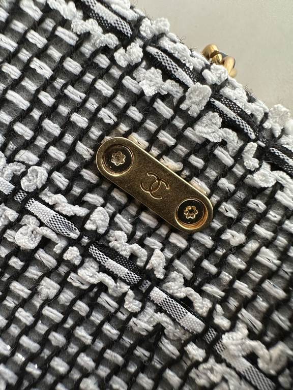 Brand Chanel Model AS4385 Introduction the original single quality, the classic, gorgeous and temperament of the forefront, is your unexpected dignity. Leather species tweed material. Hardware original hardware preparati