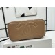 A96069 Chanel Sheepskin Handle Cosmetic Bag The handle is very distinctive Heavy-duty metal handle At first glance, I fell in love with the imported sheepskin texture is smooth and delicate First of all, it is comfortabl