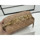 A96069 Chanel Sheepskin Handle Cosmetic Bag The handle is very distinctive Heavy-duty metal handle At first glance, I fell in love with the imported sheepskin texture is smooth and delicate First of all, it is comfortabl