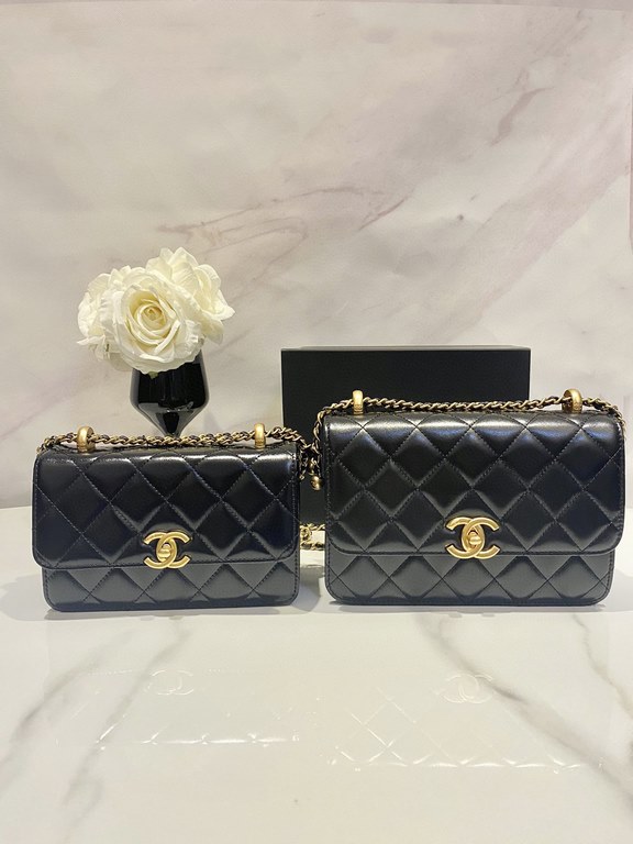 Image 22cm Chanel New   Early Fall Haute Couture Gold Beaded Flap BagThe shape of the bag is similar to the classic leboy, and it's another adjustable chain bag after the metallic ball CF.Adjust the length of various way