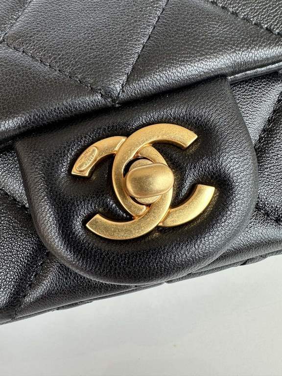 . Brand Chanel Model AS4868 Introduction the original single quality, classic work, gorgeous and temperament of the forefront, is your unexpected honor. Leather species the original single imported lambskin, with the ori