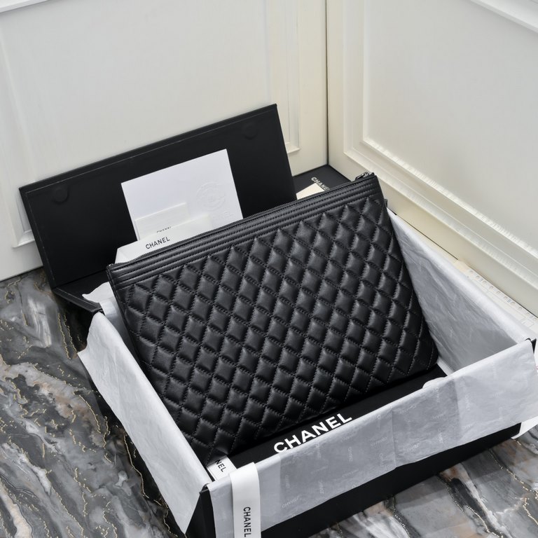 ￥  Grandma Chanel Classic Boy Clutch A84407Black sheepskin lined with silver metalOriginal leather hardware high definition, counter ZP open mold 100% replica, craftsmanship, top quality!Reference size24×35×1.5cm