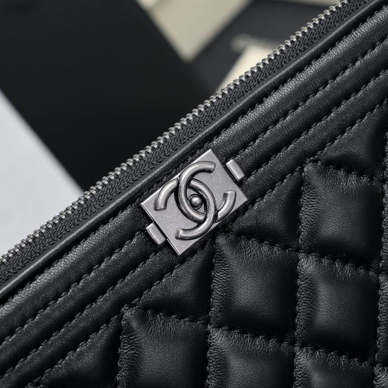 ￥  Grandma Chanel Classic Boy Clutch A84407Black sheepskin lined with silver metalOriginal leather hardware high definition, counter ZP open mold 100% replica, craftsmanship, top quality!Reference size24×35×1.5cm