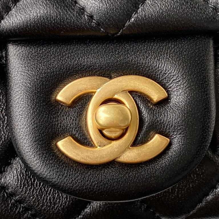 ￥  Chanel AS1787 explosive metal cf mini flap bag hollow hollow braided rope gold ball on the chain more a small gold ball to add the finishing touch not only retro beauty, but also adjustable chain length can be used as