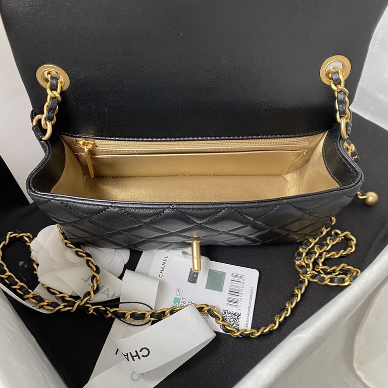 ￥  Chanel AS1787 explosive metal cf mini flap bag hollow hollow braided rope gold ball on the chain more a small gold ball to add the finishing touch not only retro beauty, but also adjustable chain length can be used as