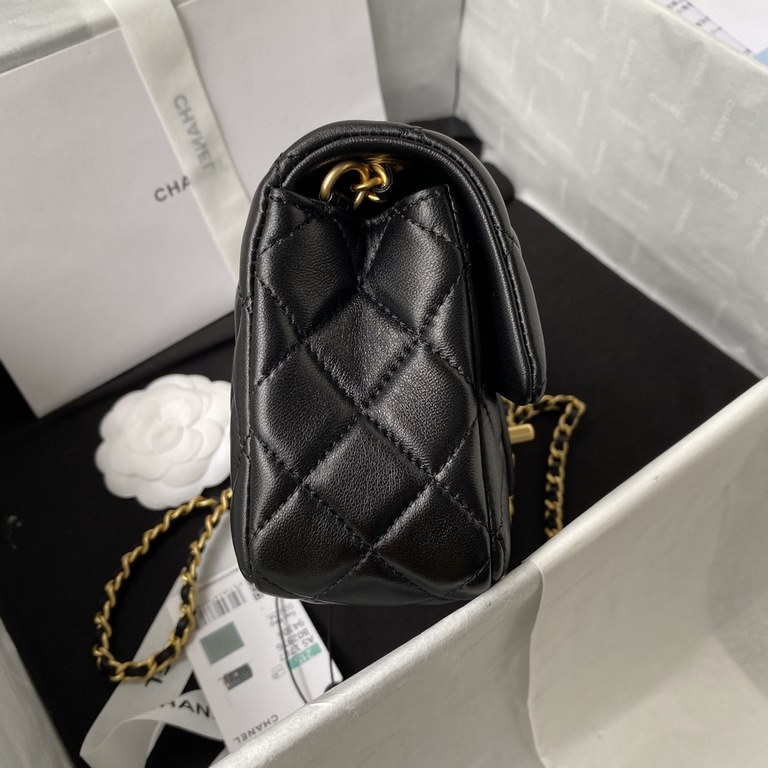 ￥  Chanel AS1787 explosive metal cf mini flap bag hollow hollow braided rope gold ball on the chain more a small gold ball to add the finishing touch not only retro beauty, but also adjustable chain length can be used as