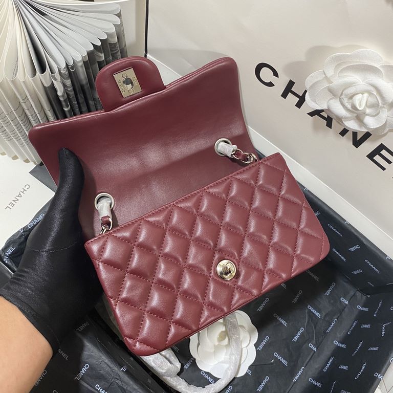 Cf 1116 sheepskin, small square fat Original quality, France original imported lambs   leather, feel very soft, diamond grid fullness all reach and authentic, multiple colors in stock! Size 20cm