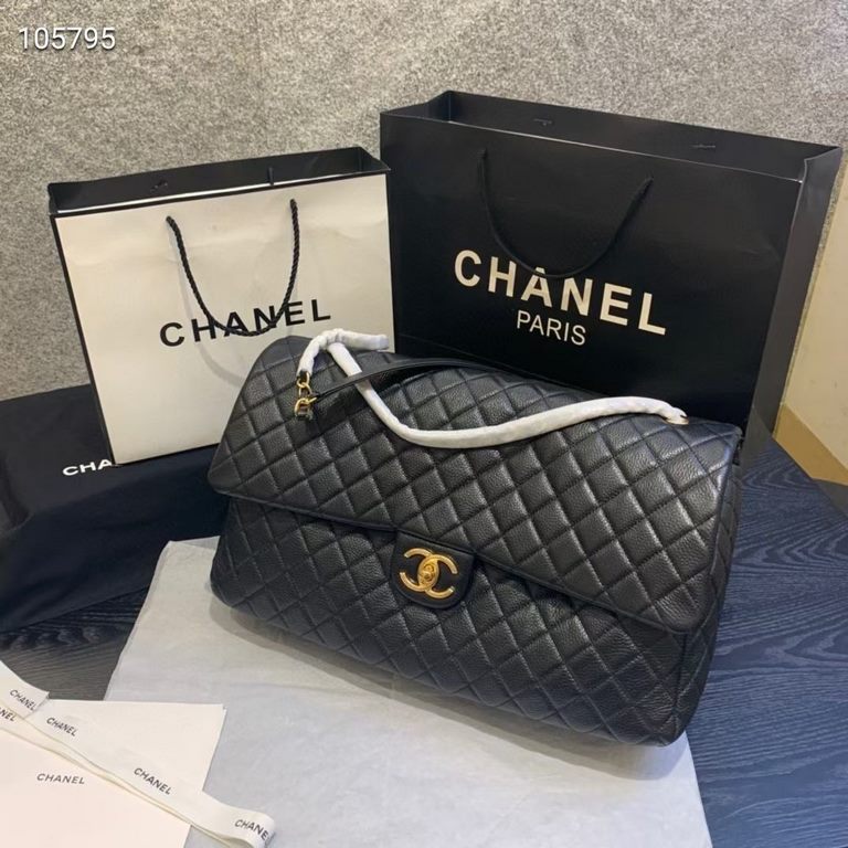 CHANEL    Model 91169# Size 46.6X17X29CM classic fashion oversized travel bag Material. Italian cowhide antique silver hardware feel soft and creamy, super luxury capacity is a travel must-have, the Spring Festival to go