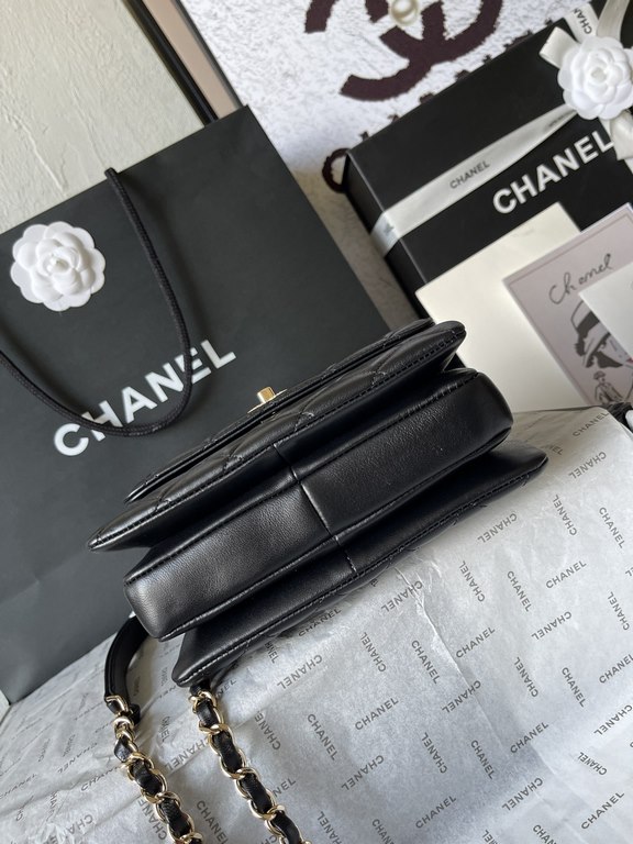 . AS4654# Chane1 Mini Full Diamond Mouth Flap Bag FallWinter Newest Hardware ～Made of imported sheepskin, top-notch production, perfect handcraft!Whether it is out on the street or Party are casual Hold, this metal desig