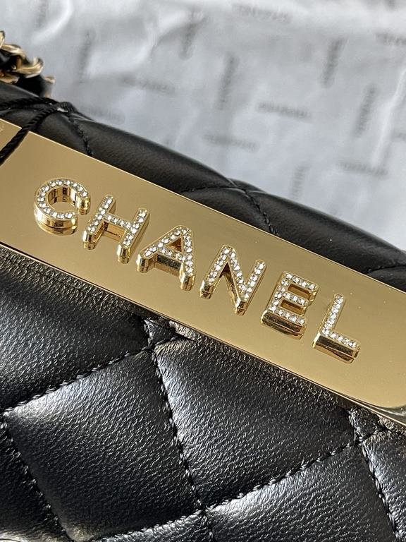 . AS4654# Chane1 Mini Full Diamond Mouth Flap Bag FallWinter Newest Hardware ～Made of imported sheepskin, top-notch production, perfect handcraft!Whether it is out on the street or Party are casual Hold, this metal desig