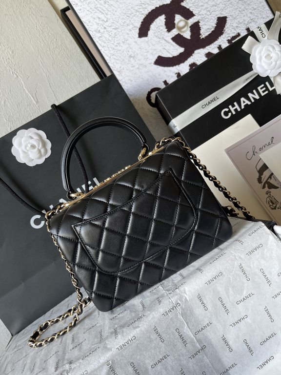 . AS4654# Chane1 Mini Full Diamond Mouth Flap Bag FallWinter Newest Hardware ～Made of imported sheepskin, top-notch production, perfect handcraft!Whether it is out on the street or Party are casual Hold, this metal desig