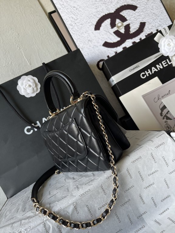 . AS4654# Chane1 Mini Full Diamond Mouth Flap Bag FallWinter Newest Hardware ～Made of imported sheepskin, top-notch production, perfect handcraft!Whether it is out on the street or Party are casual Hold, this metal desig