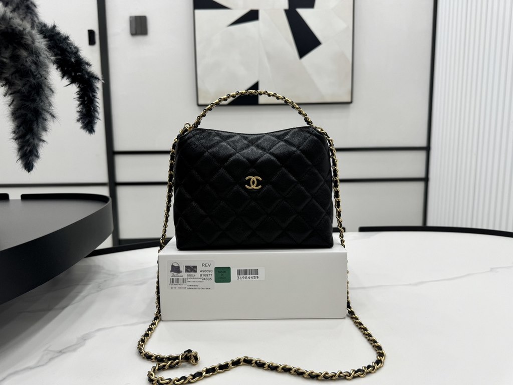 The most powerful black horse way handle lunchbox bag size19x14x7cm can enlarge the phone! Shipping la CHANEL really have surprise 24A strongest dark horse way handle lunch box bag size19x14x7cm can enlarge the phone! Th