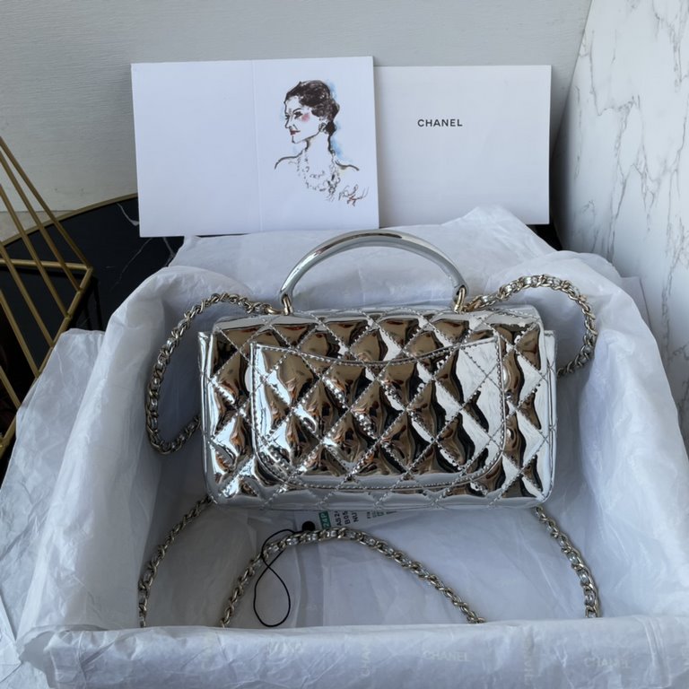 Chanel 24K latest Mini CF handle handbag Classic diamond lattice mouth cover bag decorated with exquisite classic chain with handheld, imported mirror material is really quite sunny [color] seems to be the same as the Am