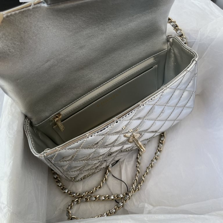 Chanel 24K latest Mini CF handle handbag Classic diamond lattice mouth cover bag decorated with exquisite classic chain with handheld, imported mirror material is really quite sunny [color] seems to be the same as the Am