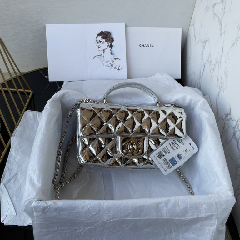 Chanel 24K latest Mini CF handle handbag Classic diamond lattice mouth cover bag decorated with exquisite classic chain with handheld, imported mirror material is really quite sunny [color] seems to be the same as the Am