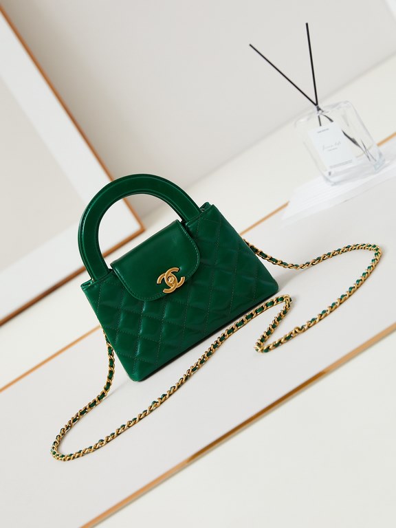 23K Kelly Handle BagFashion is a reincarnation of the popular antique kelly by Chanel redesigned revitalization, antique Kelly to the classic handle hand raised the name, in the basic plus leather through the chain shoul