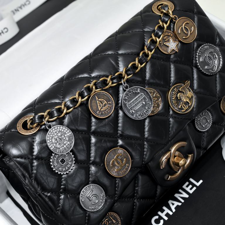 ￥ spot ~chanel limited edition badge commemorative edition classic flap,herAbsolutely the favorite of chanel fans around the world, classic flap's commemorative limited edition badges are extremely collectible.collectibl