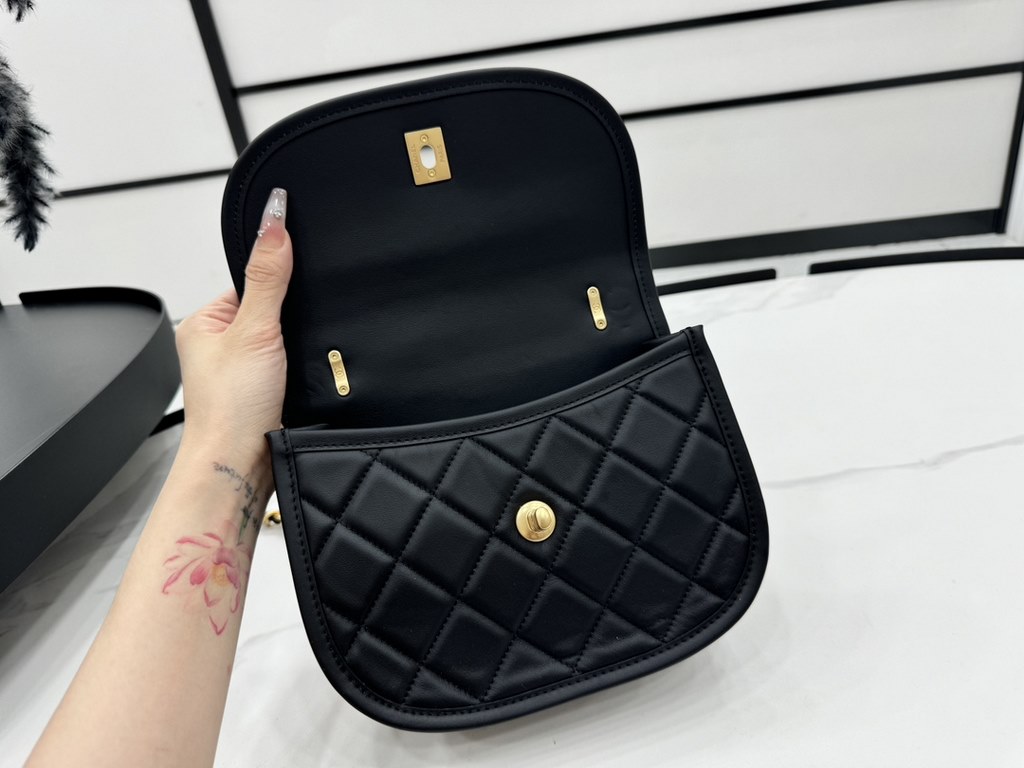 AS4850            Spring Summer Hippie      Saddle Bag   -     Counter sale price         counter price         counter price     Big hit      hippie bag Showing the uninhibited and dashing fashionable style of the child