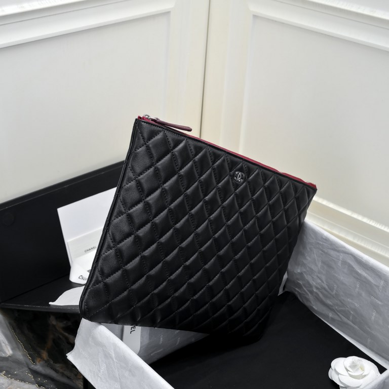 ￥  Grandma Chanel Classic Large Clutch Bag A82552Black sheepskin lined with silver metalOriginal leather hardware high definition, counter ZP open mold 100% replica, craftsmanship, top quality!Reference size24×35×1.5cm