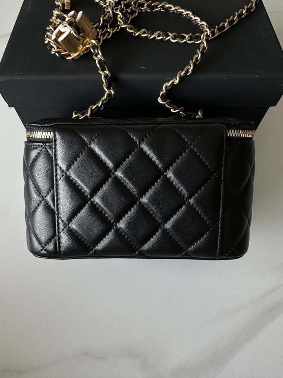 Brand Chanel Model A Introduction the original single quality, classic work, gorgeous and temperament of the forefront, is your unexpected honor. Leather species the original single imported lambskin, hardware the origin