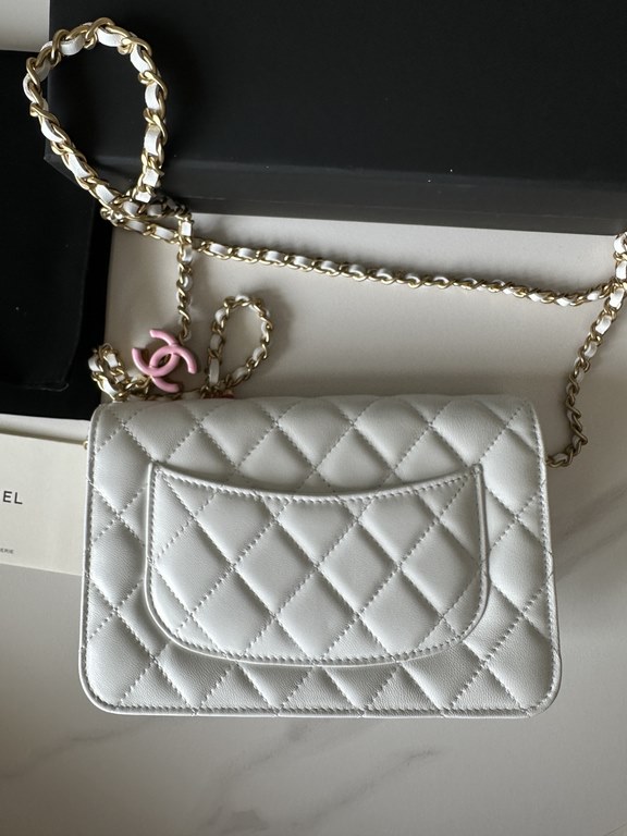 Brand Chanel Model A Introduction the original single quality, the classic work, gorgeous gas and quality of the forefront, is intended that you do not want to dignified. Leather species the original single mouth into th