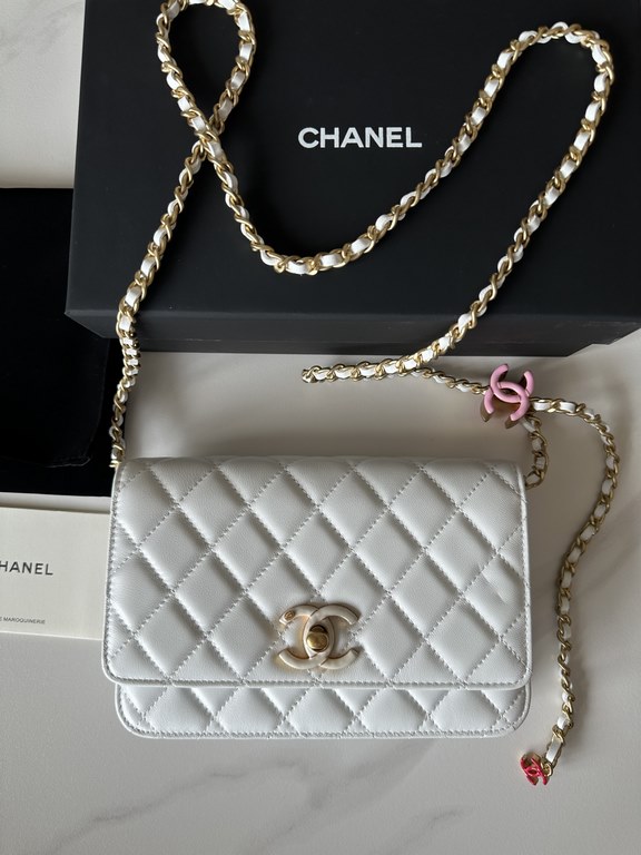 Brand Chanel Model A Introduction the original single quality, the classic work, gorgeous gas and quality of the forefront, is intended that you do not want to dignified. Leather species the original single mouth into th