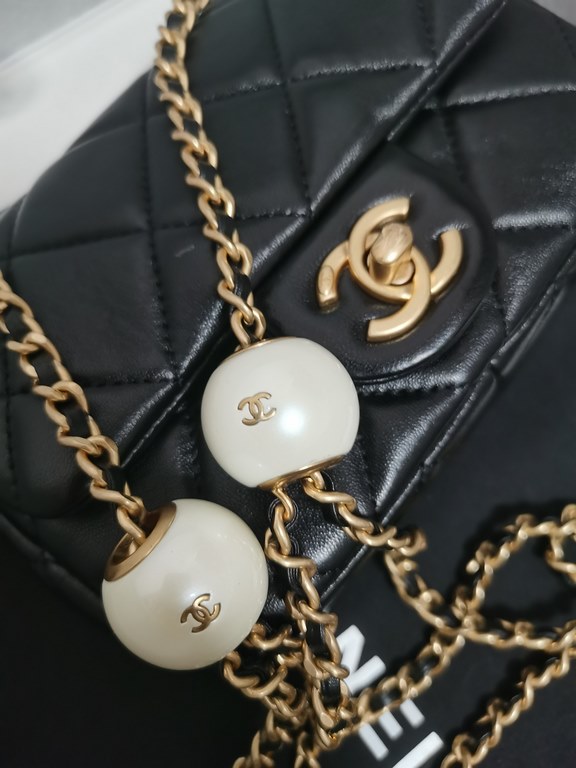 . Brand Chanel Model AS4868 Introduction the original single quality, classic work, gorgeous and temperament of the forefront, is your unexpected honor. Leather species the original single imported lambskin, with the ori