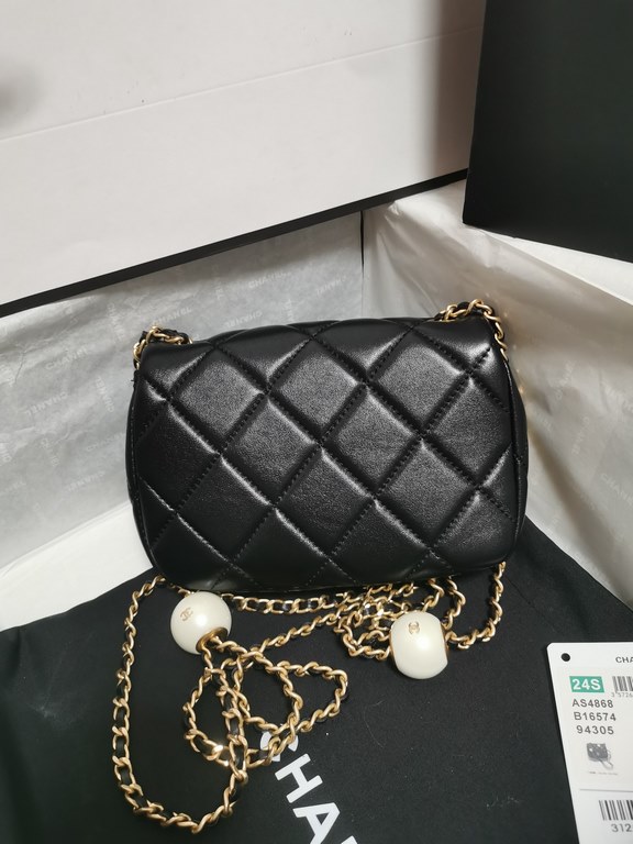 . Brand Chanel Model AS4868 Introduction the original single quality, classic work, gorgeous and temperament of the forefront, is your unexpected honor. Leather species the original single imported lambskin, with the ori