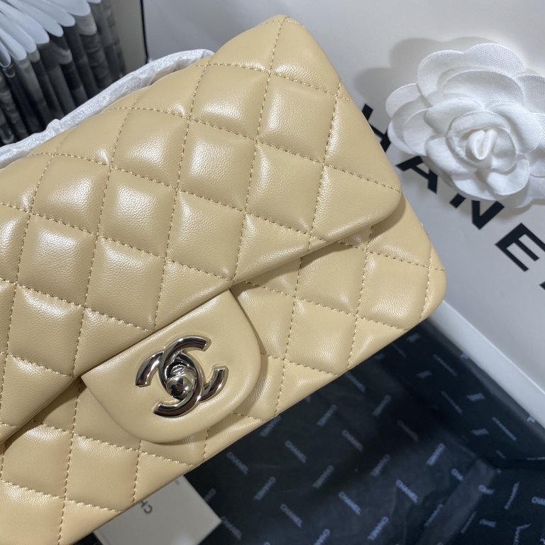 Cf 1116 sheepskin, small square fat Original single quality, France original imported lamb   leather, feel very soft, diamond grid fullness all reach and genuine, multiple colors in stock! Size 20cm