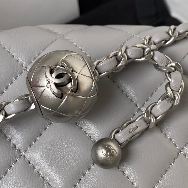 ￥ silver chain   Chane1   AS1786 explosive cf mini mouth cap bag silver ball on the chain more than a dragon accent icing on the cake not only retro beautiful but also adjustable chain length can be used as a fanny pack 