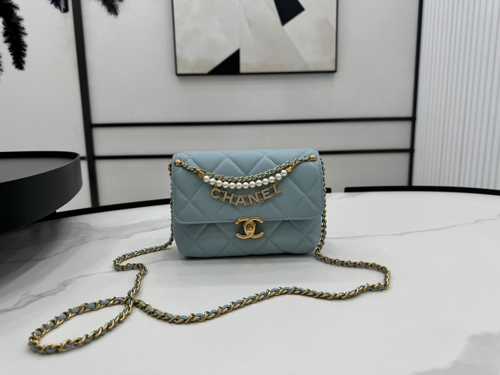 AS4986 CHANEL24A New today! Let's not eat cold rice fried today, to see the new capsule continue to get used to the return of those styles ~ so I caught this one chubby have leather wear chain elements   Jane   chanel le