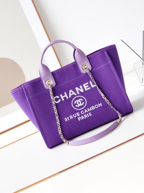 The newest beach bag Panda color scheme is back to simplicityThe size is also perfect for smaller people  Small yyds chanel favorite bagModel number AS3257Size 33