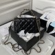 ￥   Chanel   23K Chain Handle Box Bag A light gold handle Super like this box handle with double C logo, capacity is also very large, there are mirrors inside to facilitate makeup!The sheepskin has a nice texture, and th